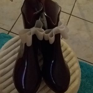 Rain boot wine and white color